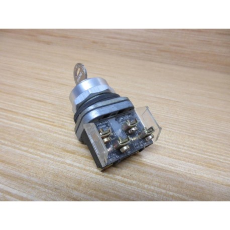 Allen Bradley 800T-E11A Push Button 800TE11A Ser.P, W800T-XA & Key - New No Box