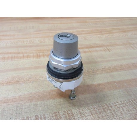 Allen Bradley 800T-H3204 Keyed Selector Switch 800TH3204 with Key D025 - Used