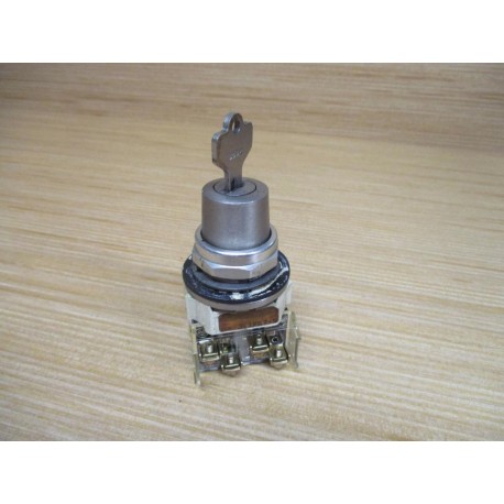 Allen Bradley 800T-J41KE7 Selector Switch W Key - Used