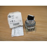 Allen Bradley 800T-H2A4 Selector Switch 800TH2A4 (2) 800T-XD2