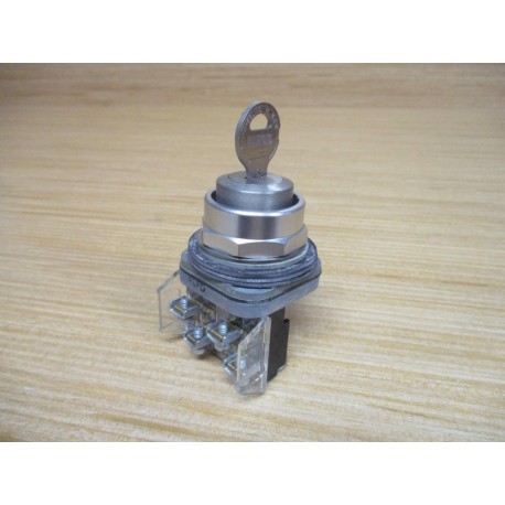 Allen Bradley 800T-E11A Push Button 800TE11A W800T-XA & Key - Used