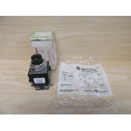 General Electric CR104PLT18G Green Push Button