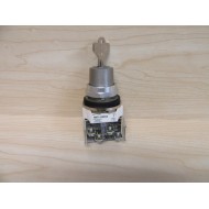 Allen Bradley 800T-H3204 Keyed Selector Switch 800TH3204 with Key D025 - Used