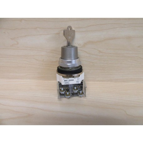 Allen Bradley 800T-H3204 Keyed Selector Switch 800TH3204 with Key D025 - Used