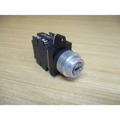 Fuji Electric AK22-1M4201JB Keyed Selector Switch AK221M4201JB WO Key - Used