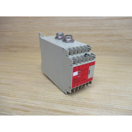 Omron F3SP-B1P Safety Light Curtain Control Unit F3SPB1P Chipped Mount - Used