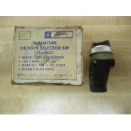 General Electric CR104B221 Oil Tight Selector Switch