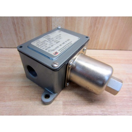 United Electric J6D-4695 Pressure Switch J6D4695 - New No Box
