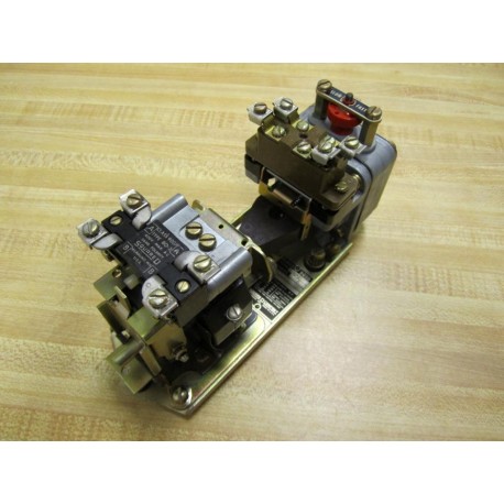 Square D 9050-B0-2D Pneumatic Timing Delay 9050-BO-2D - Used