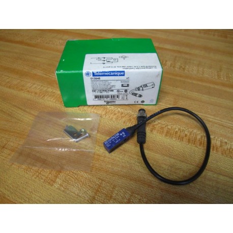 Telemecanique XS7-J1A1PAL01M8 Proximity Switch 013946