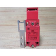 Telemecanique XCS-A703 Limit Switch XCSA703 071888 Comes With Key - New No Box