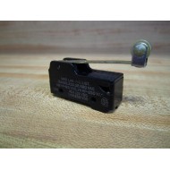 Micro Switch YZ-2RW82 Snap Action Switch wRoller Lever YZ2RW82 Chipped - Used