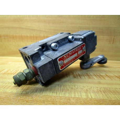 Numatrol LR3-0201 Numatics Limit Switch LR30201 WRoller Lever Arm - Used