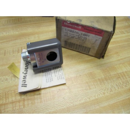 Honeywell C7007A-1001 Flame Rod Holder C7007A1001 Without Electrode