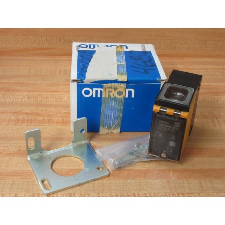 Omron E3B2-D2M4-US-N Photoelectric Switch E3B2D2M4USN
