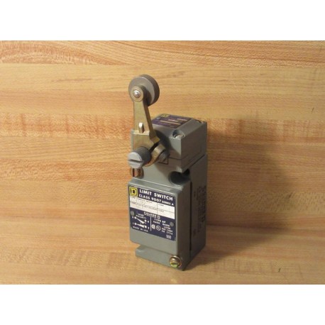 Square D 9007-C54B2 Limit Switch 9007C54B2 wRoller Lever - New No Box